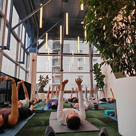 Lylo Auckland Hotel Exteriér fotografie A yoga class at the Googleplex