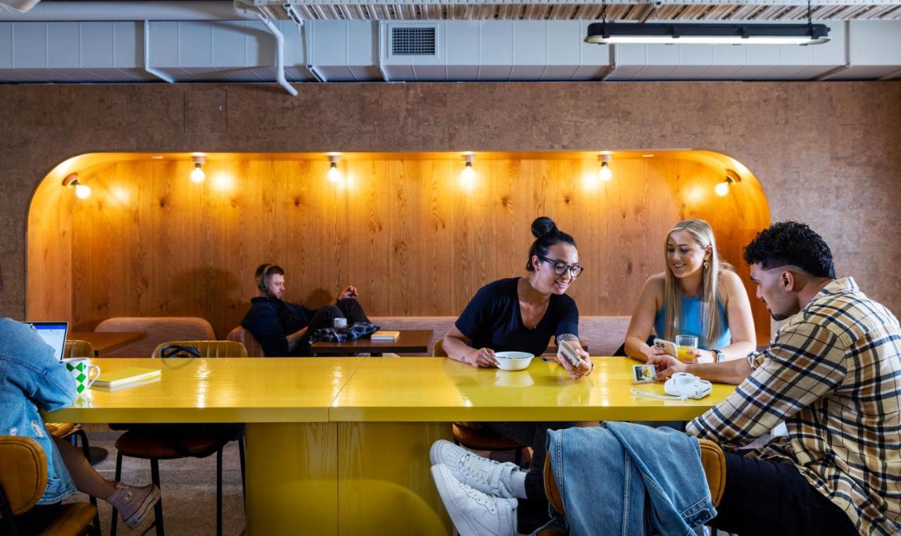 Lylo Auckland Hotel Exteriér fotografie Students studying at the University of New South Wales