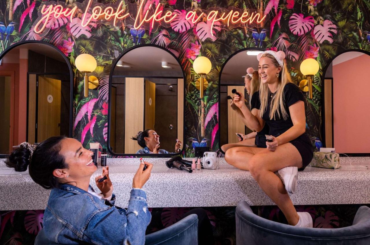 Lylo Auckland Hotel Exteriér fotografie The interior of the first store in London